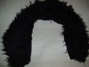 CZARNY KOŁNIERZ, SZTUCZNY MIŚ