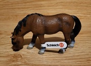 Schleich koń kucyk do nauki jazdy passący się figurka model wycofany z 2004