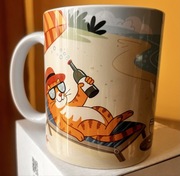 Ceramiczny śmieszny kubek z kotem na plaży 