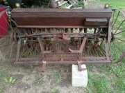 Siewnik konny 17 lejków na podnośnik