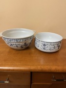Zestaw 2 Mis Dekoracyjnych Porcelana PRL – Niebieskie Wzory Kwiatowe