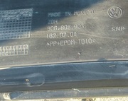 Zderzak przód Jetta uszkodzony