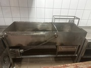 Grill gastronomiczny węglowy z napędem 230V
