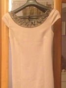 Sukienka wizytowa z piękną ozdobą