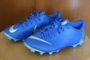 Buty piłkarskie - korki firmy NIKE rozm. 32