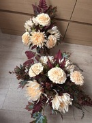 Kompozycja na cmentarz stroik na grób komplet kwiatów na pomnik