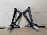 podnóżki pasażera yamaha r3