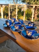 Filiżanki ze spodkami vintage kobaltowe granatowe z motywem ptaka i kwiatów