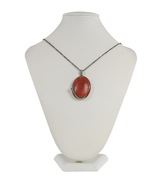 Naszyjnik srebrny, wisior z koralem ozdobiony hufnalem