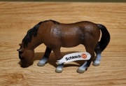 Schleich koń kucyk do nauki jazdy passąca się klacz figurka wycofana z 2004