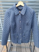 Granatowa kurtka pikowana Monnari 40 przejściowa taliowana pikowana