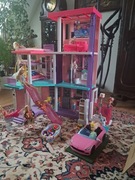 Domek Barbie, dwa inne zestawy i dodatki.