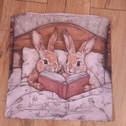 Zestaw 2 poszewek zajączki z książką 45x45 cm