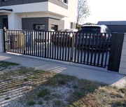 Brama przesuwna, dwudzielna, harmonijkowa