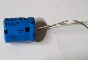 Kondensator elektrolityczny 100uF/10V
