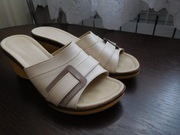 Eleganckie jasno beżowe buty, klapki, sandały, koturn 38