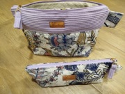 Kosmetyczki, 2 szt.tkanina gobelinowa, łączenie z liliowym sztruksem 