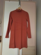 Sukienka ruda pomarańczowa z przeszyciami Sinsay M