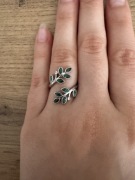 Regulowany srebrny pierścień z zielonymi gałązkami silver ring