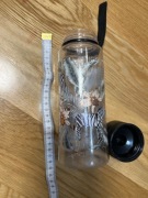 Plastikowy bidon butelka kolorowa w kwiaty