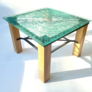 Unikatowy, designerski stolik z artystycznym szklanym blatem