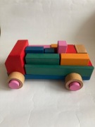 Samochód autko z klockami drewnianymi