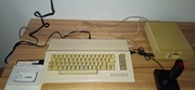 ### Zestaw Commodore C64, stacja dyskietek 5,25 1541-II, joy, dyskietki ###