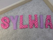 Imię SYLWIA – literki bawełniane HANDMADE fuksja fiolet w groszki