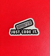 Naklejka papierowa samoprzylepna: Just code it, 1 szt.