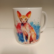 Kubek biały z  kotem na tle 