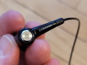 Słuchawki przewodowe czarne Samsung krótki kabel powystawowe