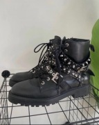 czarne botki wykonane z wysokiej jakości skóry naturalnej.m Zara 38