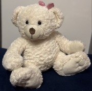 Uroczy biały miś z różową kokardą - idealny na prezent