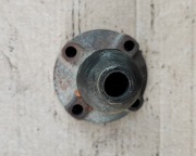 Zabierak półosi Fiat 126p