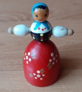 Laleczka drewniana w stroju ludowym_ figurka PRL