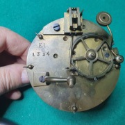 Sprawny mechanizm do zegara francuskiego
