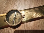 Przyrząd nawigacyjny liniał z kompasem