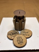 Drewniany świecznik stojak na świecę + drewniane krążki dekoracyjne