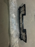 RENAULT TALISMAN KRATKA ŚRODKOWA ZDERZAKA PRZEDNIEGO PRZÓD NOWA 622548416R