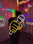 Mikrofon LED Napis Świetlne. Karaoke Dekoracje Neon LED. 