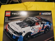 LEGO Technic 42153 - Nowy Chevrolet Camaro ZL1 z serii NASCAR