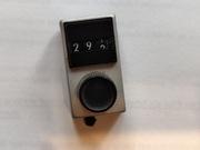 Pokrętło precyzyjne z licznikiem.