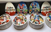 Jajko niespodzianka kinder w pudełku