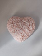 Świeca Dekoracyjna DUŻE SERCE W KWIATACH – Pastelowy Róż sojowa