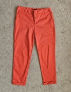 Damskie spodnie chino 4/5 w kolorze wozu strażackiego Reserved M/38