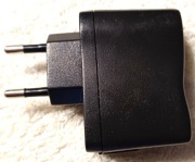 Zasilacz z USB do zasilania urzadzeń elektronicznych,brak śladów uzyw.