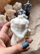 świeca sojowa - ciało mężczyzny