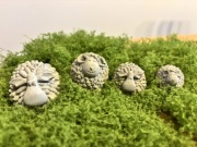 Rodzinka baranków z betonu