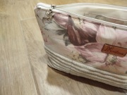 Kosmetyczka, tkanina jeansowa w kwiaty i kremowy sztruks 