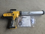 Dewalt DCE580 wyciskarka do sylikonu 